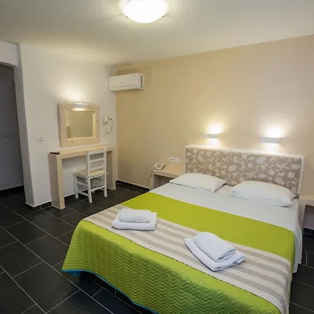 Hotel Omiros Mesariá