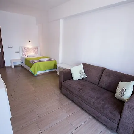Omiros Hotel Mesariá