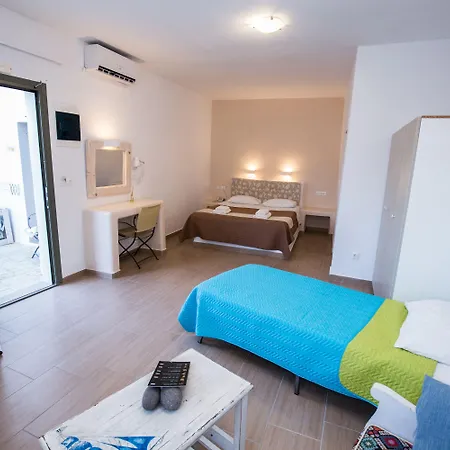 Omiros Hotell Mesaria